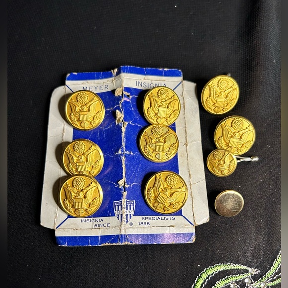 VTG Post WW2 1940s Dress Army Golden Eagle buttons, still attached to card. - Picture 5 of 5